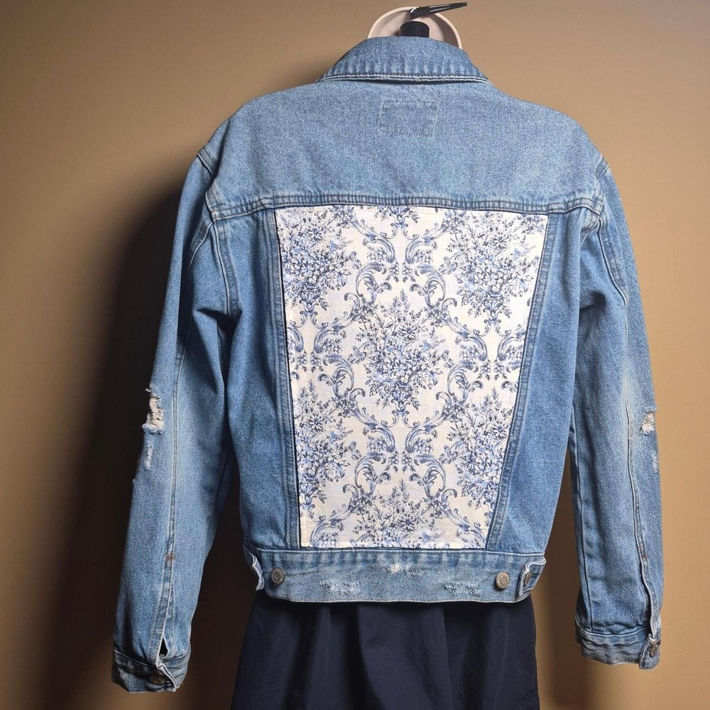 Pull&Bear Distressed Denim Jacket Blue Floral Back Panel Toile Trucker Small